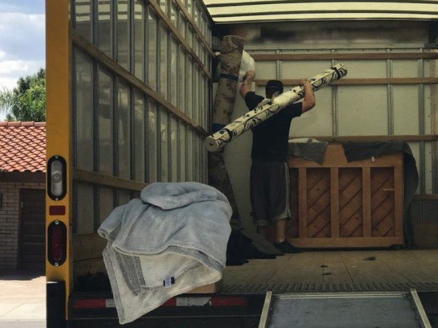 Mover loading a rental truck